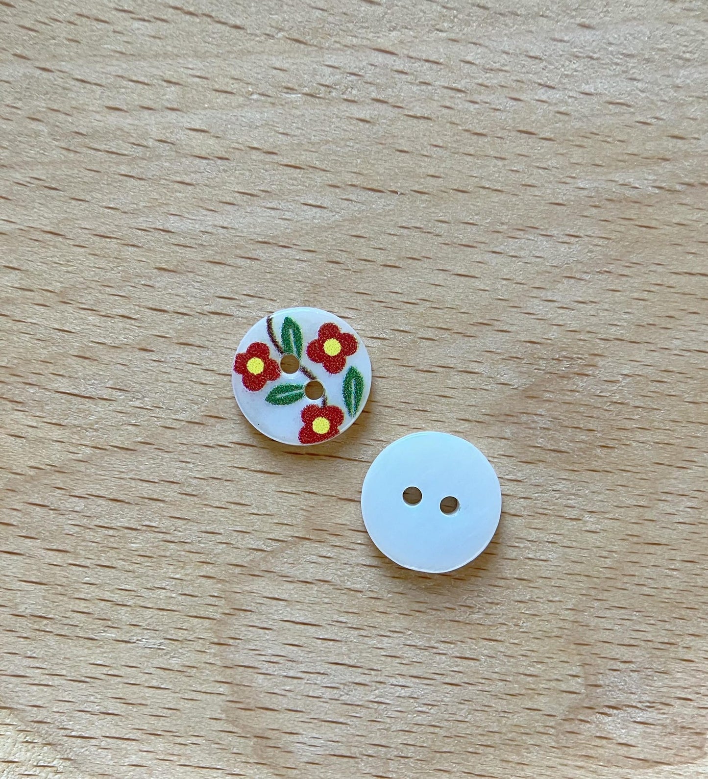 20pcs 11mm Natural shell red flower 2 holes Manhattan clothing plain buttons sewing