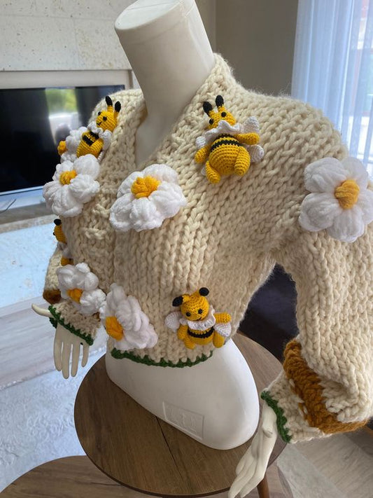 Knitted Solid Color Bee Floral Embroidered Pullover Sweater